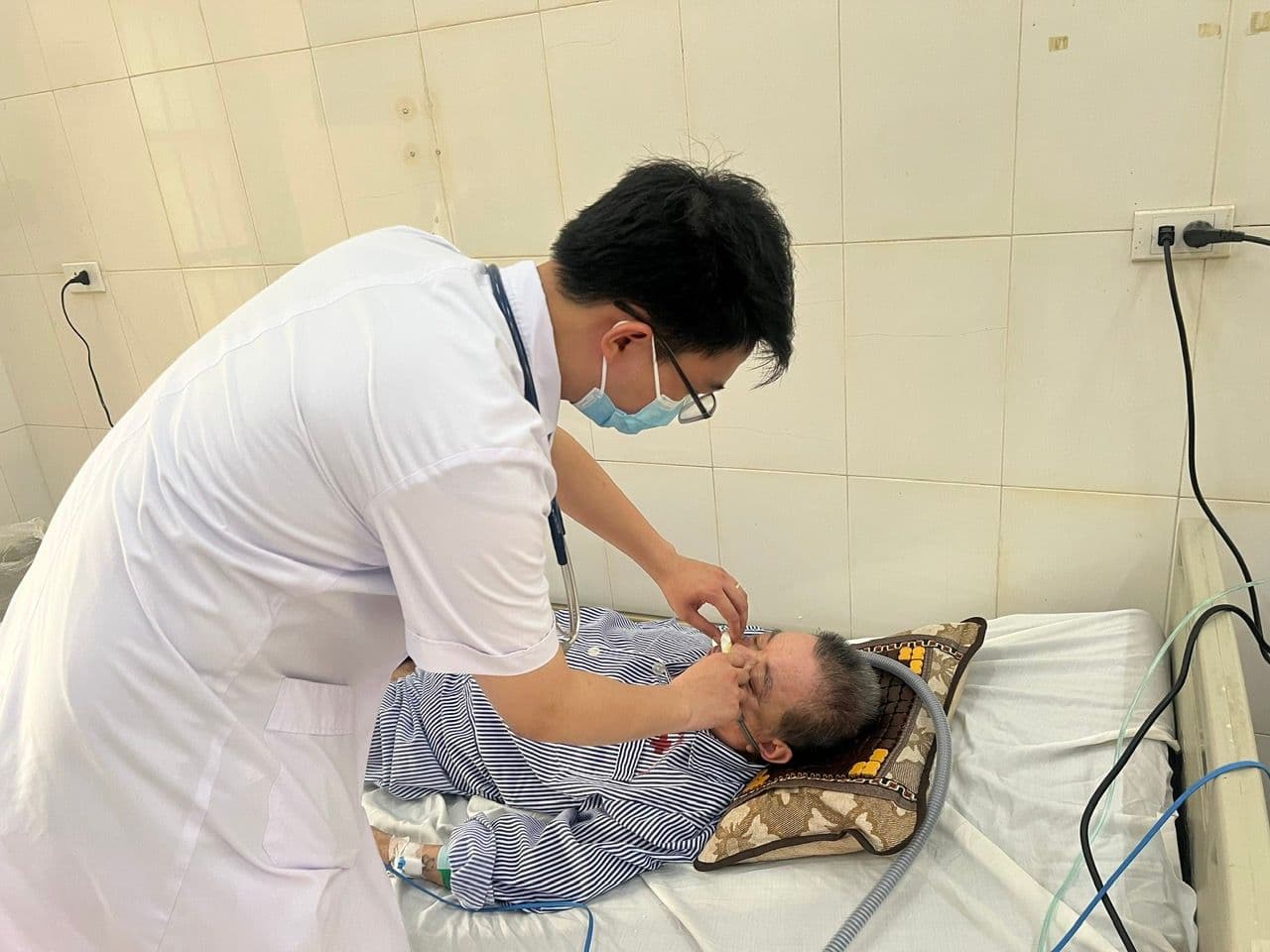 chăm sóc thở oxy dòng cao.jpg